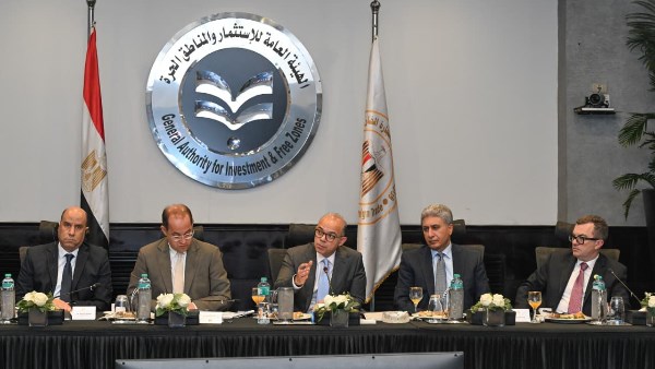 وزير السياحة والآثار 
