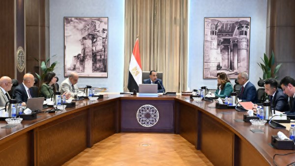 رئيس الوزراء يتابع موقف تعديلات قانون التصالح 