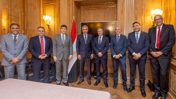 وزير السياحة والآثار 