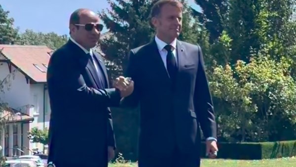 ماكرون يرحب بالرئيس السيسي 