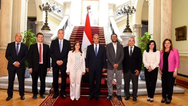 وزير الخارجية يلتقي الوفد الطبي المصري العائد من تنزانيا وكينيا وزير الخارجية يلتقي الوفد الطبي المصري العائد من تنزانيا وكينيا