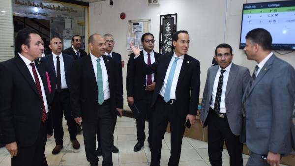 الدكتور محمد عوض رئيس هيئة الاستثمار خلال الجولة