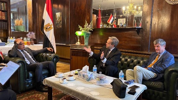 الدكتور محمد فريد وزير الاستثمار والتجارة الخارجية خلال الاجتماع 