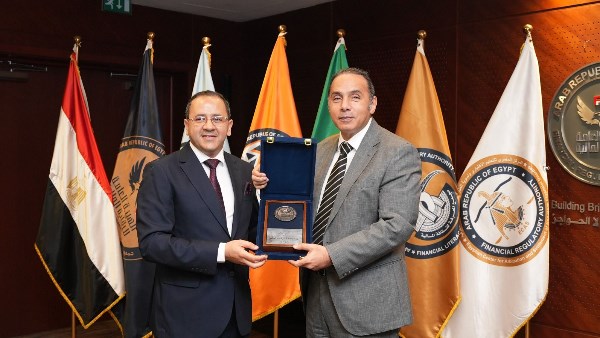 الدكتور إسلام عزام - رئيس هيئة الرقابة المالية 