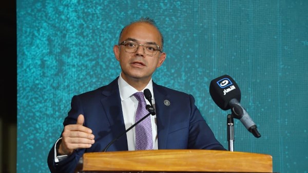 الدكتور محمد فريد وزير الاستثمار والتجارة الخارجية 