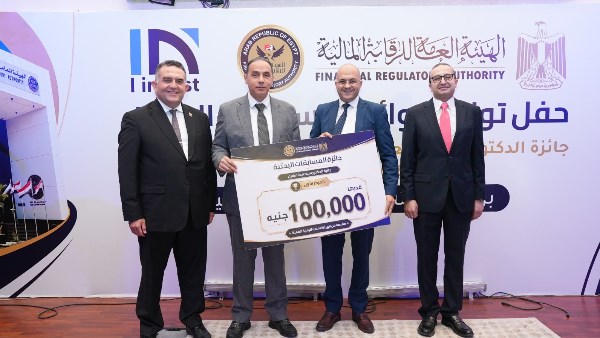 الدكتور إسلام عزام رئيس هيئة الرقابة المالية 