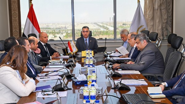 وزير التموين  يترأس اجتماع اللجنة العليا للمشروع ا