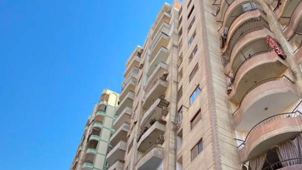 محافظ الجيزة: صرف 600 آلف جنيه إعانة عاجلة لـ60 أسرة متضررة 