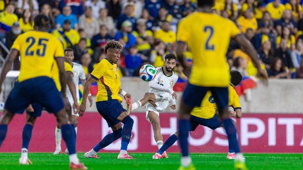 منتخب السعودية في ودية الاكوادور