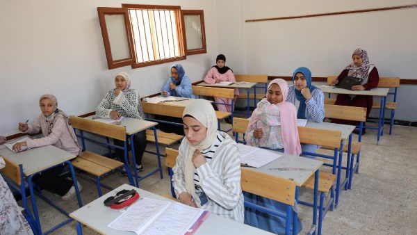 طلاب الشهادة الإعدادية