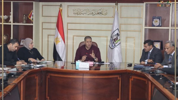 سكرتير عام بني سويف يعقد اجتماعًا لمتابعة الموقف ا