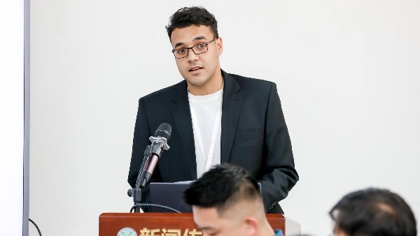 طالب الألسن ببني سويف