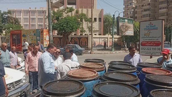 ضبط سيارة محملة بزيوت طعام مستعملة قبل اعادة تدويرها
