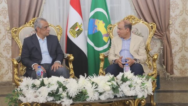 محافظ المنيا يستقبل وزير الدولة للإنتاج الحربي لمت