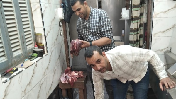 ضبط 250 كيلو لحوم ودواجن فاسدة داخل مخزن يورد الطع