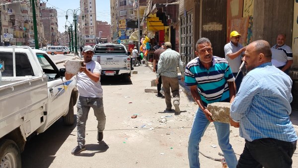 حملات مكثفة لإزالة معوقات الطريق بمنطقة سيتي الأول وتحسين السيولة المرورية بحي غرب أسيوط 