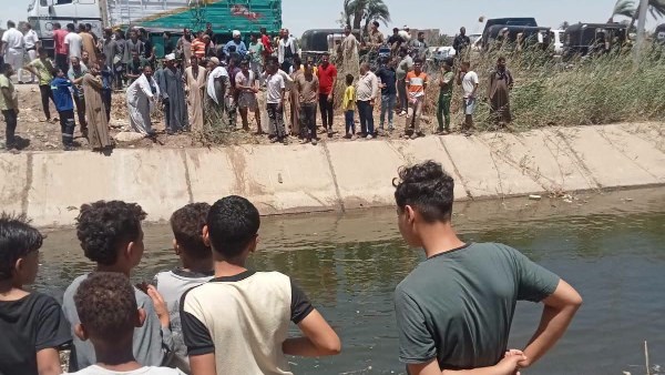 سقوط تروسيكل بترعة نجع حمادي بمركز أبوتيج 