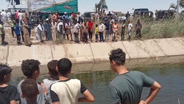سقوط تروسيكل بترعة نجع حمادي بمركز أبوتيج 