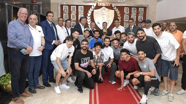 محافظ بورسعيد يكرم أبطال المصري بعد التتويج بكأس ع