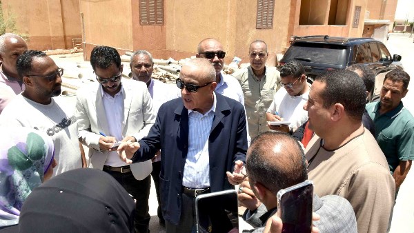 محافظ الأقصر يتفقد مشروع الـعمارات السكنية بالطود ويوجه بسرعة الانتهاء من الأعمال المتبقية