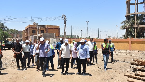 رئيس مياه الأقصر يتابع مشروعات الصرف الصحي الممولة من بنك التنمية الأفريقي لخدمة 250 ألف مواطن بالقرى