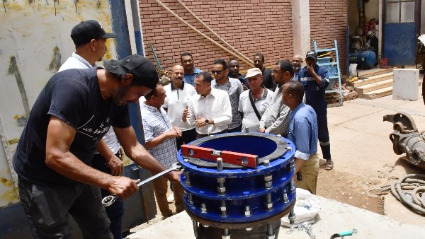 تعزيز الكفاءة وتقليل الأعطال..محافظ أسوان يتابع ميدانياً أعم