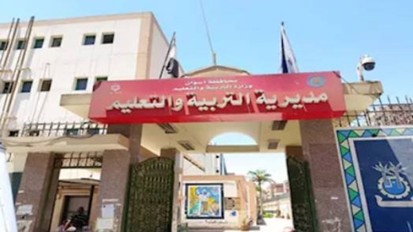 محافظ أسوان ينعى إدارى بالتربية والتعليم لوفاته أثناء تأدية 