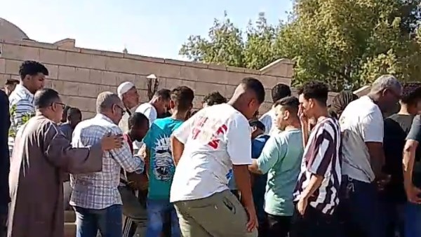 ضحية امتحانات الدبلومات.. لحظات مؤثرة فى توديع معلمة أسوان أ