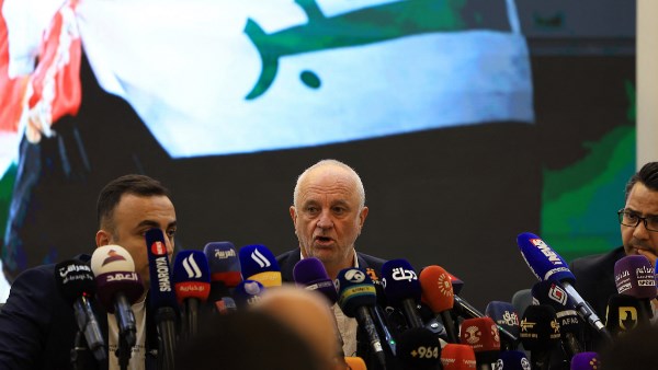  الأسترالي غراهام أرنولد 