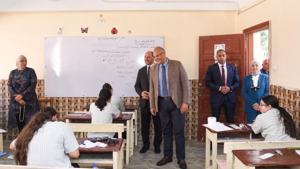 المحافظ يتابع اعمال الامتحانات 