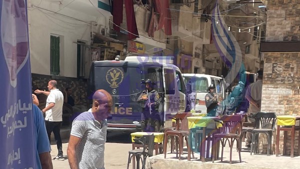 قاتل زوجته يمثل الجريمة بالإسكندرية 