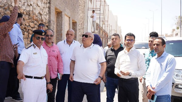 الزملوط يتابع تطوير مدخل مرسى مطروح للتعبير عن هوية المحافظة