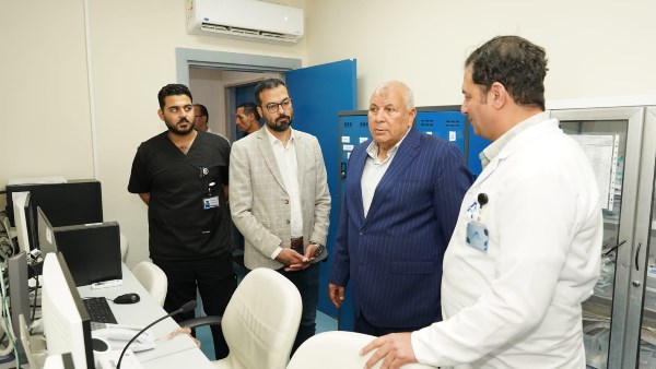 محافظ مطروح خلال  المرور على المستشفى 