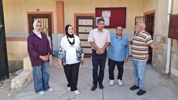 مدير تعليم مطروح خلال جولة على الامتحانات 
