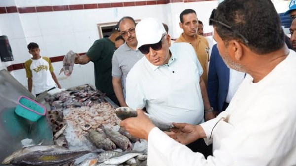 محافظ مطروح يتفقد حلقة الاسماك