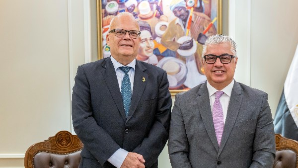 رئيس اقتصادية قناة السويس يستقبل السفير السويدي بالقاهرة لبحث سبل التعاون الثنائي