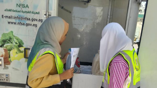 مديرية التموين والطب البيطري - مداهمة شقة سكنية تحولت لمصنع فسيخ غير مرخص بحي العرب: