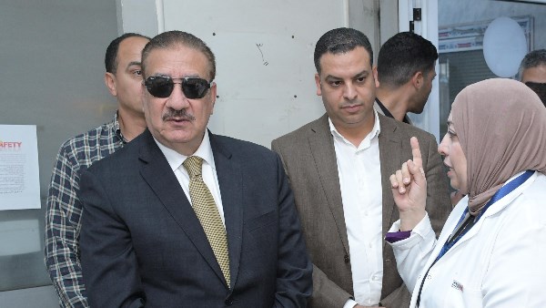 محافظ بورسعيد يتفقد مجمع المعامل والرصد البيئي بحي الشرق