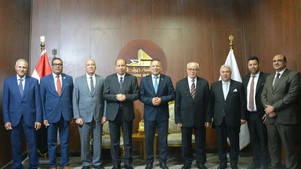 لجنة الزيارة الميدانية تزور كلية الحقوق لمتابعة استيفاء المع