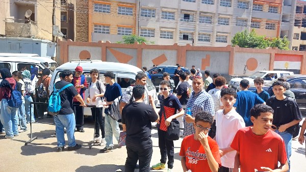 الجبر يرسم البهجة على وجوه طلاب وطالبات الشهادة ال