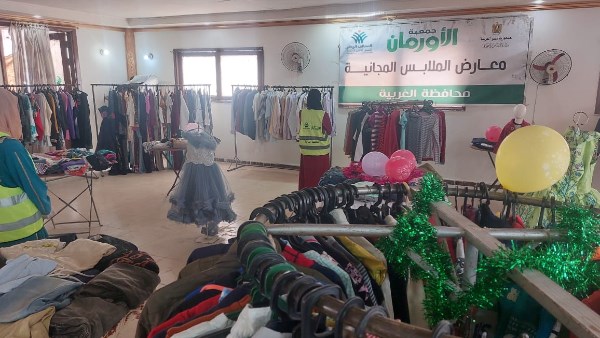 تضامن الغربية: تنظيم معرض لتوزيع الملابس الجديدة بالمجان على