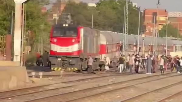 خروج عن القضبان الحديدية بطنطا