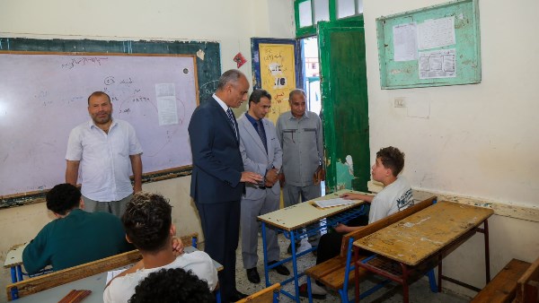 محافظ كفر الشيخ يتفقد امتحانات الشهادة الإعدادية| صور