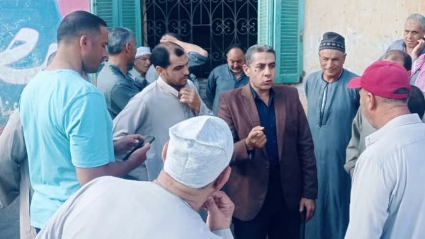خلال جولة مفاجئة.. وكيل زراعة كفر الشيخ يتابع منظومة صرف الأ