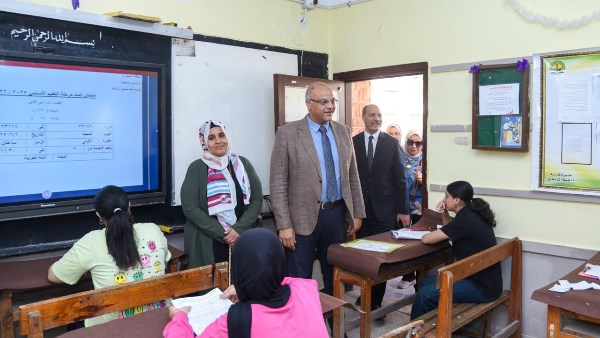 محافظ الاسكندرية يتفقد لجان الامتحانات