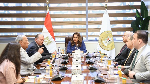 اجتماع وزيرة التنمية المحلية والبيئة 