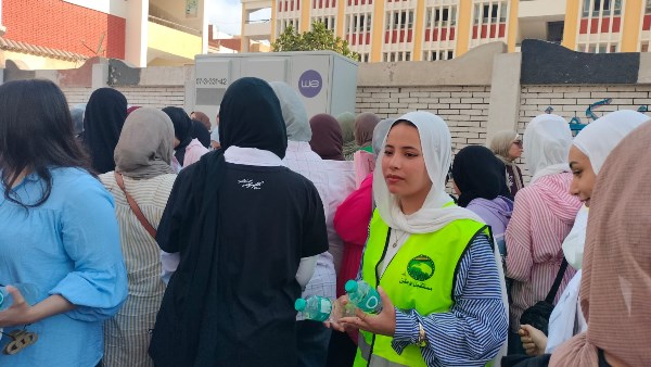 توزيع زجاجات مياة 