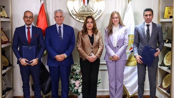 وزيرة التنمية المحلية والبيئة 