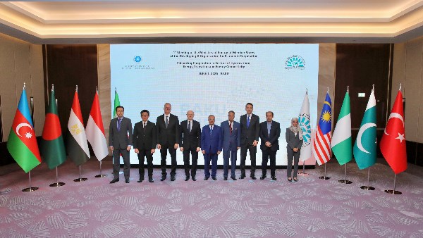وزير البترول يشارك في الاجتماع الأول لوزراء الطاقة بمجموعة الدول الثماني النامية 