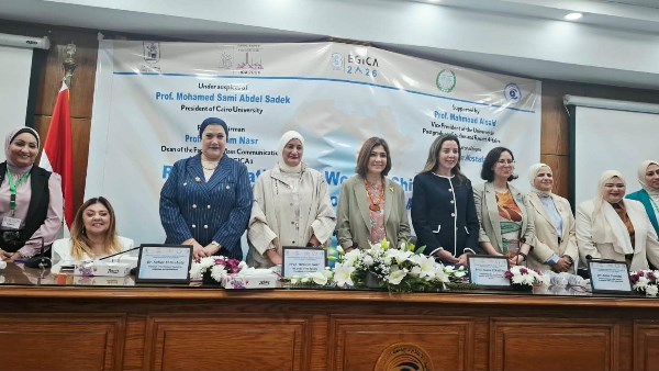 جامعة القاهرة تكرّم الدكتورة سحر السنباطي تقديرًا لجهودها في